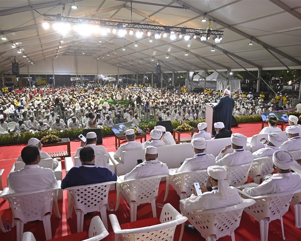 Believers gathered in remembrance at Hubbu Rasool Conference
